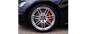 奧迪A6剎車升級(jí)前置brembo V6配380孔盤(pán)后輪升級(jí)370孔盤(pán)！